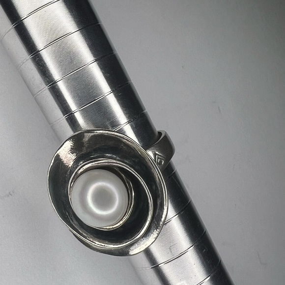 Silpada Sterling Silver Pearl Lily Ring, Size 7.5 - Picture 5 of 6